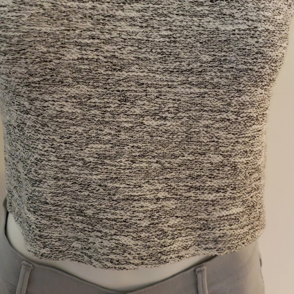 (Final price) Divided Light Grey Crop Top - Picture 6 of 9